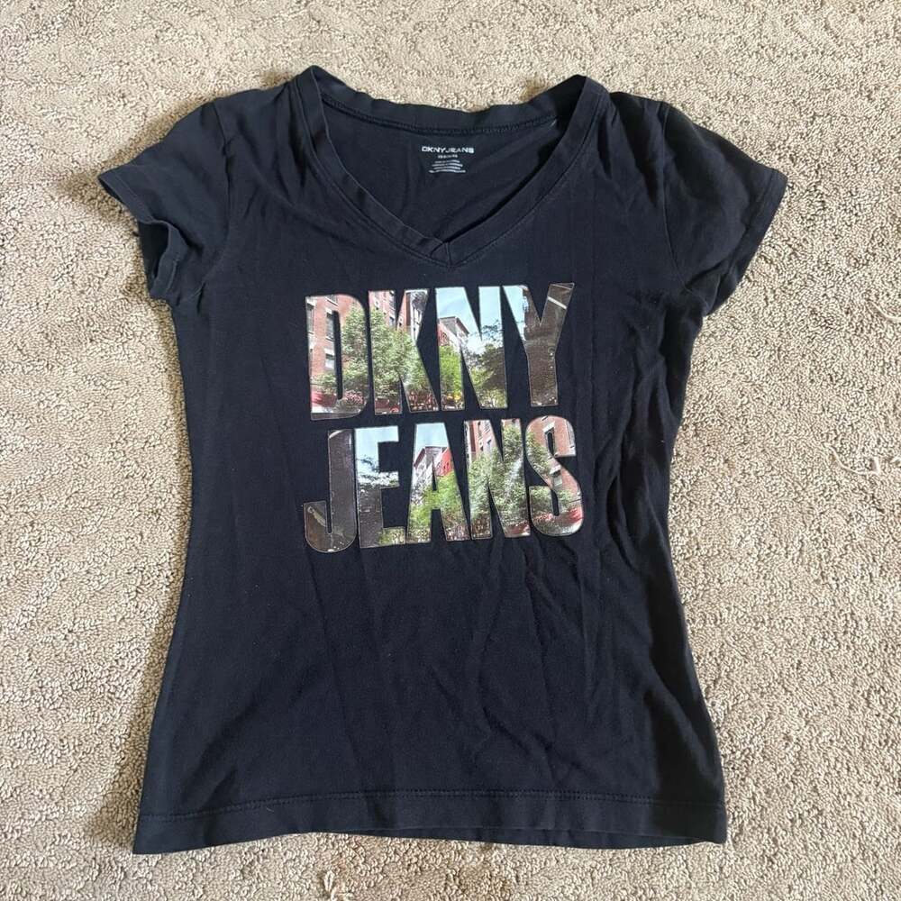 DKNY Jeans Women's Black V-Neck T-Shirt with Cityscape Logo Print, Size XS/ECX/X